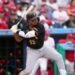 Esmerlyn Valdez recibe el llamado de Grandes Ligas y debuta como titular con los Piratas en Toronto