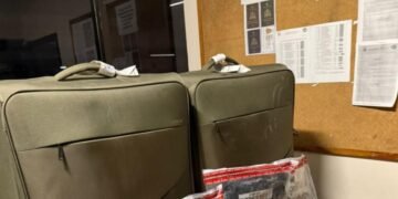 Cae mujer en el AILA cuando intentaba viajar a España con cocaína oculta en láminas