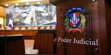 Jueces y servidores públicos recibirán un aumento salarial de hasta el 50%