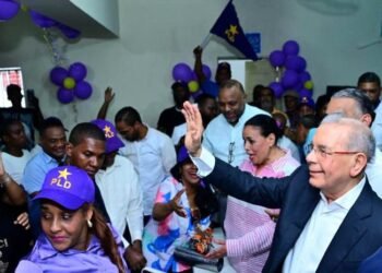 Danilo Medina arremete contra la JCE por la tardanza en prohibir las encuestas