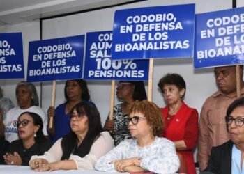 Bioanalistas alzan su voz: exigen mejores condiciones laborales y buscan diálogo urgente con Abinader