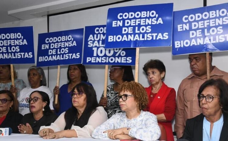 Bioanalistas alzan su voz: exigen mejores condiciones laborales y buscan diálogo urgente con Abinader