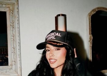 Carlos Santana y Becky G alzan la voz contra las redadas migratorias en EE. UU. con una nueva canción