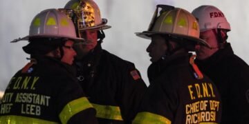 Caos y cinco heridos tras un incendio en la estación de Penn Station en Nueva York