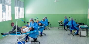 Más de 650 estudiantes reciben atención médica integral en jornada masiva del INABIE en La Vega