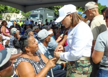 Gobierno entrega RD$7,000 a más de 2,200 familias damnificadas por las lluvias de abril