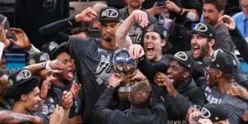 San Antonio da la sorpresa ante Oklahoma y se clasifica a las Finales de la NBA