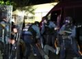 Newark impone toque de queda tras violentos disturbios en centro de inmigrantes