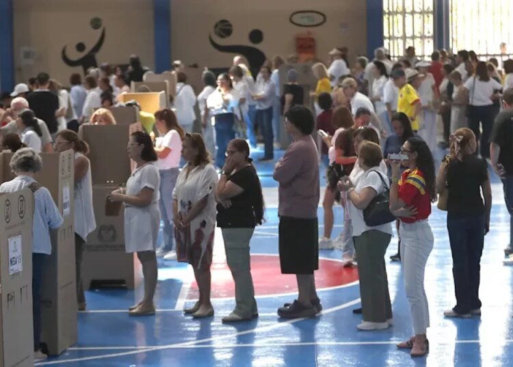 Jornada electoral en Colombia avanza con total normalidad y sin reportes de irregularidades