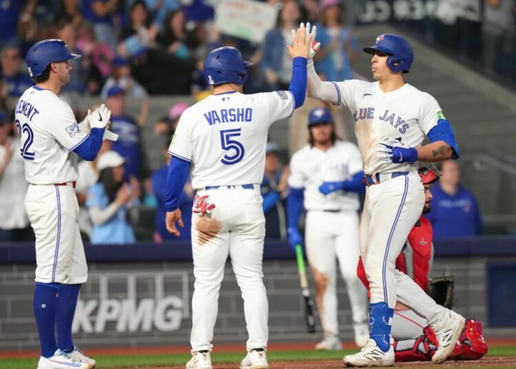Blue Jays humillan a los Angels con una paliza histórica de 14-1