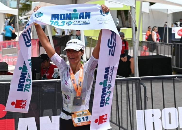 Dominicanos conquistan el Ironman 70.3 Cap Cana 2026 desafiando el calor y la adversidad