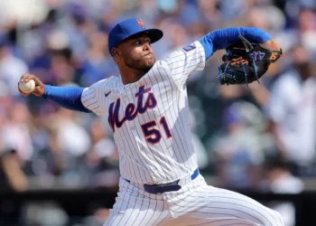Freddy Peralta se luce con 7 ponches en una actuación dominante desde la lomita