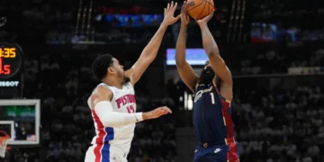 James Harden lidera la explosiva remontada de los Cavaliers ante los Pistons
