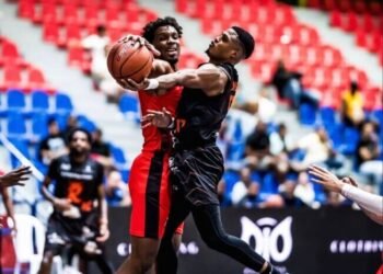 Leones remontan de forma dramática y vencen a Reales de La Vega