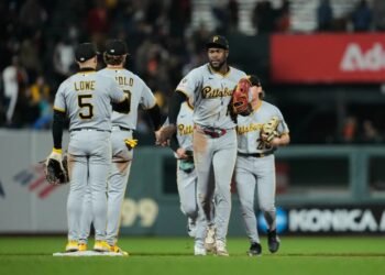 Fiesta de batazos: Pirates aplastan a los Giants con una masacre de 20 hits