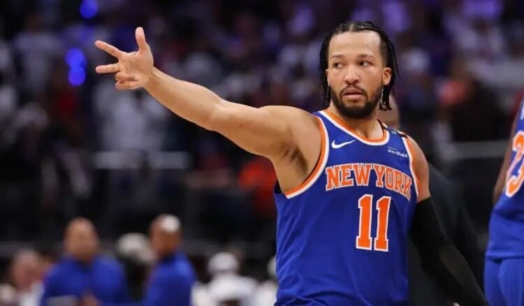 Jalen Brunson lidera a unos imparables Knicks que ponen contra las cuerdas a los Sixers con un 3-0