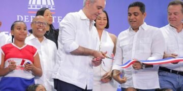 Cristo Rey se transforma: Abinader entrega el renovado Club Los Cachorros