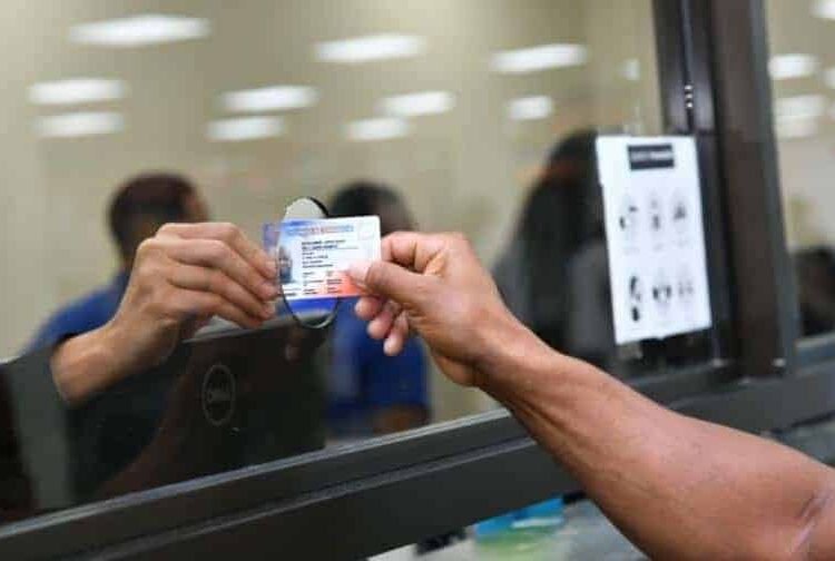 Abinader extiende vigencia de licencias de conducir para mayores de 65 años: todo lo que debes saber