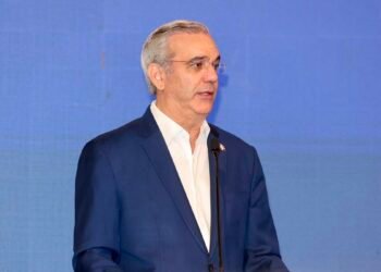Abinader revela la razón detrás de los altos precios de los combustibles en el país