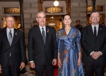 Abinader y Rodrigo Chaves estrechan lazos durante cena oficial de alto nivel
