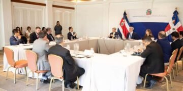 Abinader estrecha lazos comerciales con empresarios de Costa Rica en busca de nuevas inversiones