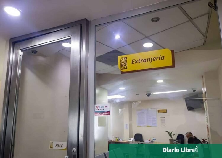 Caos en Extranjería: usuarios estallan por las interminables demoras en los trámites