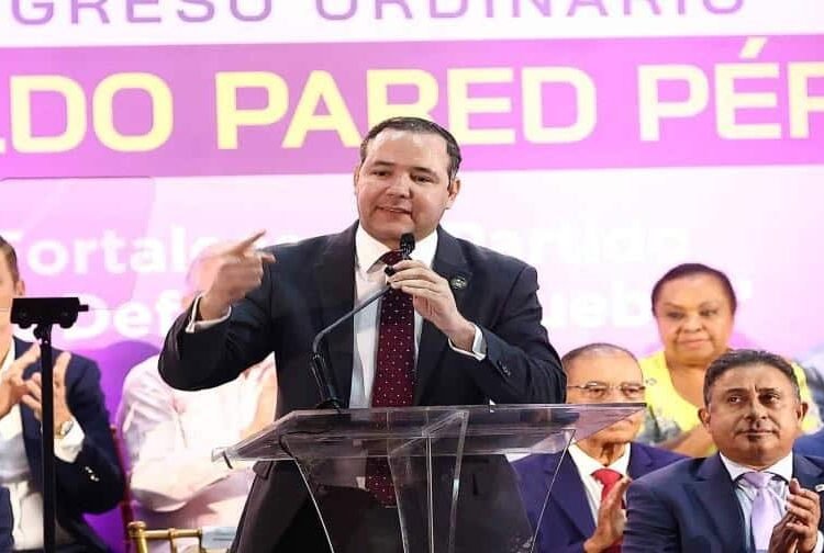 Johnny Pujols arremete contra el recorte de fondos a partidos políticos: ¿En peligro la democracia?