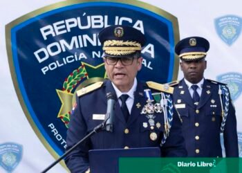 Luis Abinader condecora al director de la Policía Nacional en un reconocimiento histórico