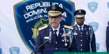 Luis Abinader condecora al director de la Policía Nacional en un reconocimiento histórico