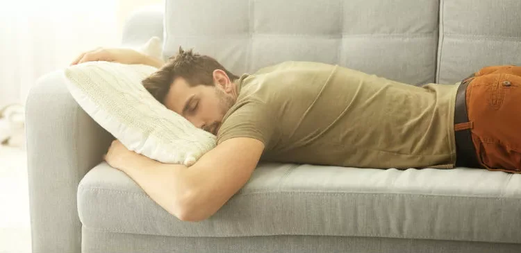 Cómo dormir sin dolor lumbar: 7 trucos efectivos para descansar de una vez por todas
