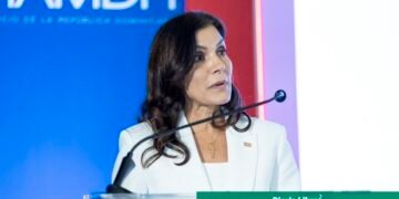 Embajadora de EE. UU. lanza contundente advertencia contra la manipulación de procesos judiciales