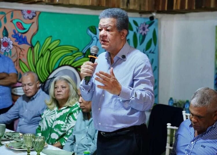 Leonel Fernández arremete contra el Gobierno y lo califica de tramposo