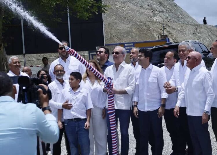 Luis Abinader transforma San José de Ocoa con la inauguración de su nuevo acueducto