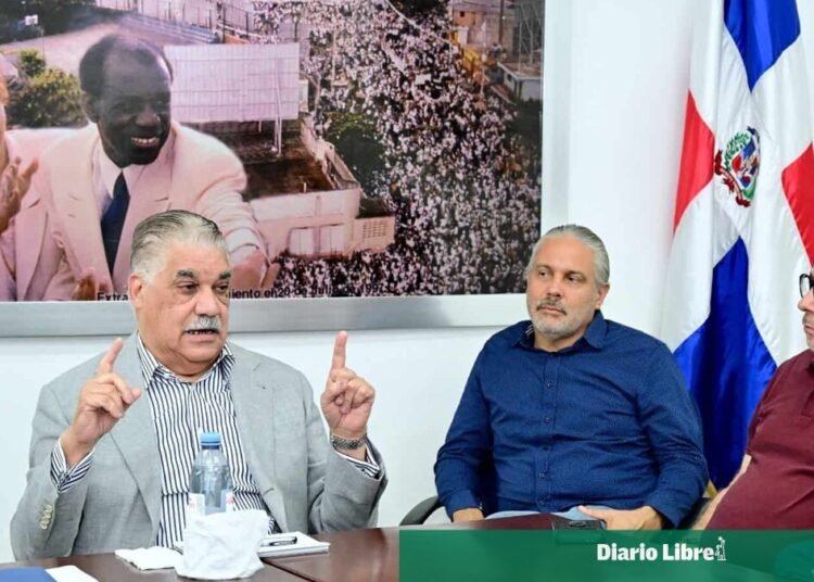 Miguel Vargas exige al Gobierno medidas responsables ante la actual crisis nacional