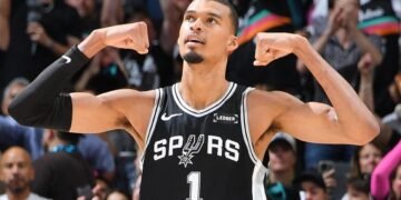 Wembanyama regresa con una actuación histórica y devora a los Timberwolves