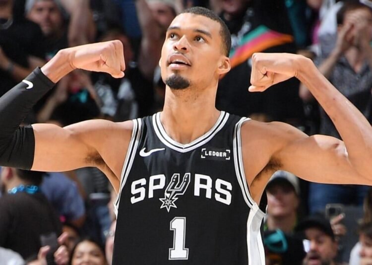Wembanyama regresa con una actuación histórica y devora a los Timberwolves