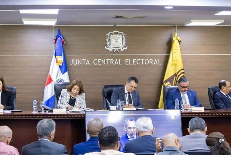 Voceros exigen revisar la polémica medida que bloquea las encuestas electorales