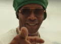 Ronaldinho da el salto a la música con su álbum Camisa 10 junto a Pitbull, Sean Paul y Juan Magán