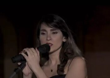 Indignación por la condena de 74 latigazos a la cantante Parastoo Ahmadi tras dar un concierto virtual sin velo