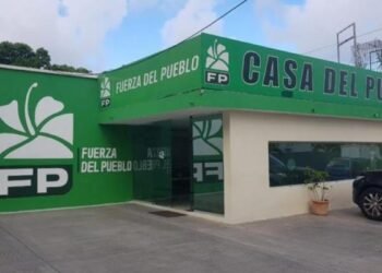 Goteo de renuncias sacude a la Fuerza del Pueblo y enciende las alarmas políticas
