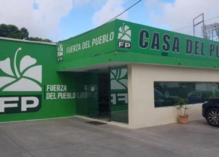 Goteo de renuncias sacude a la Fuerza del Pueblo y enciende las alarmas políticas