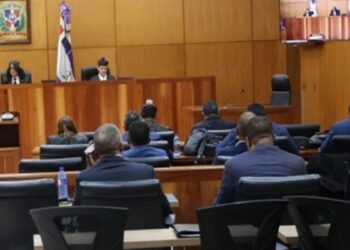 Tribunal suspende inicio de lectura de fallo por ausencia del imputado