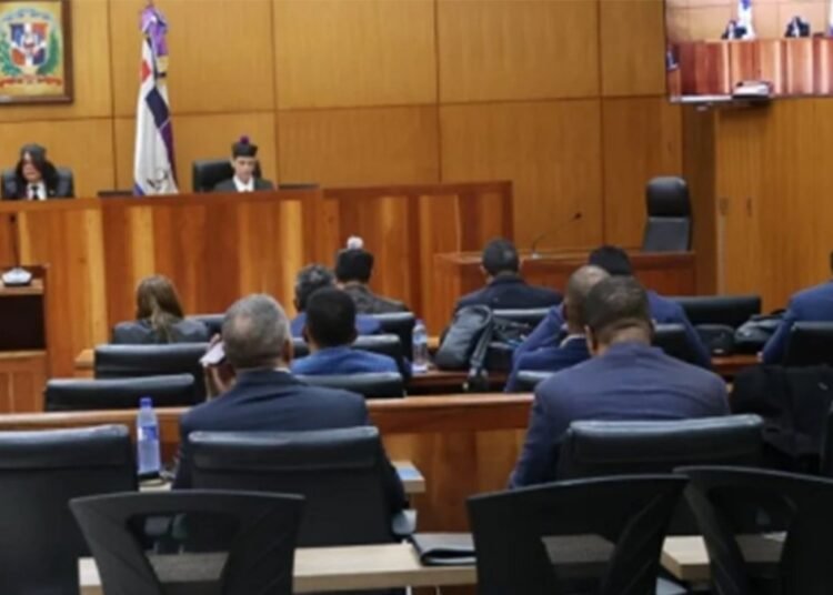 Tribunal suspende inicio de lectura de fallo por ausencia del imputado