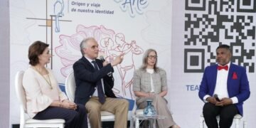 Miles de estudiantes toman el Teatro Nacional para una exhibición artística histórica