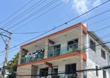 Milagro en Santiago: niña de seis años sobrevive tras caer desde un tercer piso