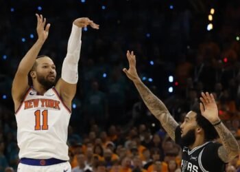 Jalen Brunson se viste de héroe y los Knicks pegan primero en las Finales de la NBA