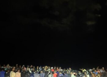 Guardacostas de EE. UU. interceptan embarcación con 240 migrantes haitianos en alta mar