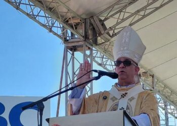 Arzobispo de Santiago rompe el silencio sobre feminicidios y salud mental en el Corpus Christi