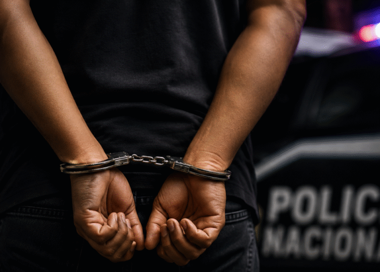 Detienen a Chukito por presunta violencia de género tras viral denuncia de su víctima