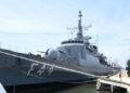 Buque de la Marina de Brasil causa impacto al posicionarse frente al Puente Flotante